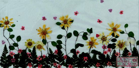 故심달연(1927~2010)의 압화작품 '꽃밭에서'
