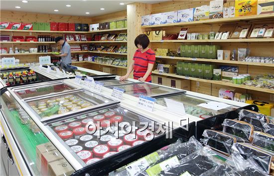 [포토]광주 동구, 충장로 특산품 전시판매장 개장