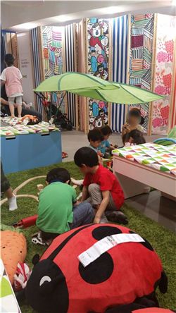 [르포]"직접 만져보고, 재 보고"…이케아 영등포 팝업스토어 가보니