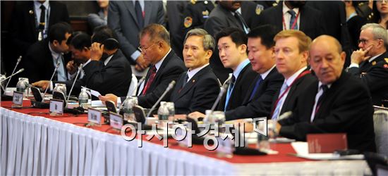 김관진 국방장관은이 5월 31일 싱가폴 샹그릴라 호텔에서 열리는 제13차 아시아안보회의에 참석하였다. <사진제공=국방부>