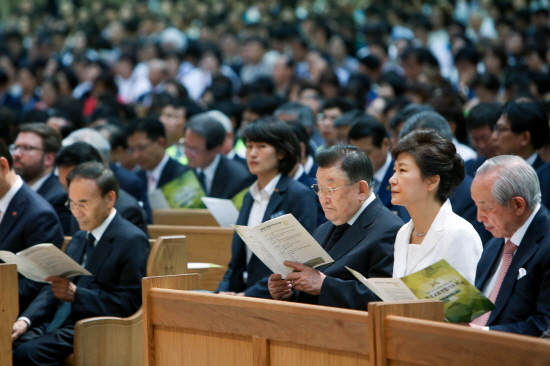1일 명성교회에서 열린 한국교회연합기도회에 참석한 박근혜 대통령(사진 : 청와대)