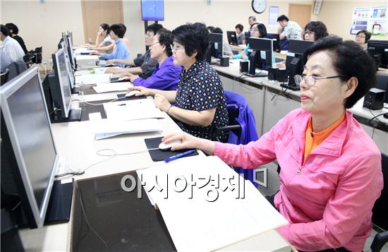 [포토]광주동구, 인터넷 기초 등 정보화교실 운영