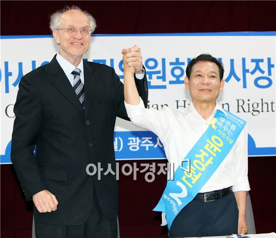 존 J. 클랜시 아시아인권위원회 이사장, 윤장현 후보 지지