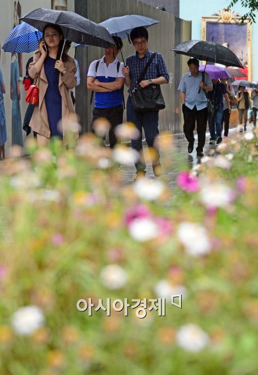 [포토]비 내리는 서울 도심