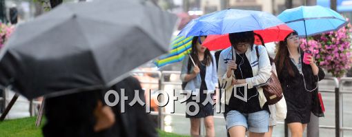 [포토]우산 든 시민들
