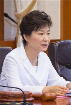박근혜 대통령이 지난달 27일 청와대에서 국무회의를 주재하고 있다.(사진 : 청와대)