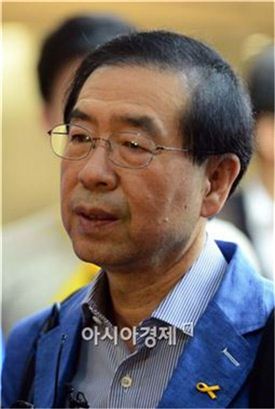▲박원순 서울시장이 5일 진도를 방문해 세월호 실종자가족들을 위로했다.