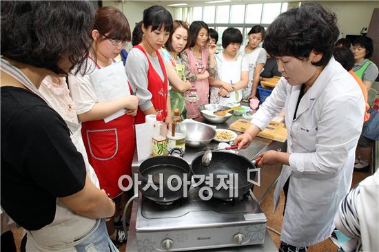 [포토]광주 북구 남도향토음식박물관, 전통음식 만들기