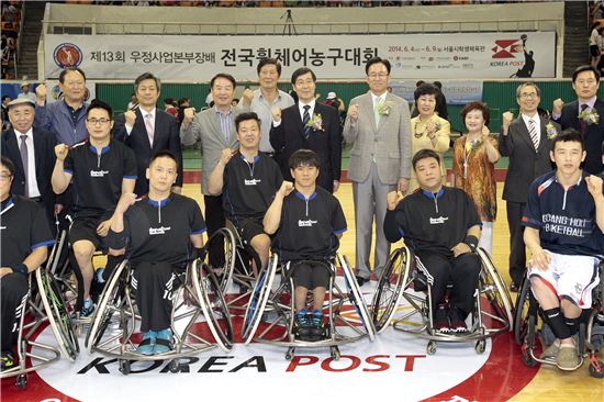 [포토]휠체어 농구대회 격려나선 김준호 우정사업본부장