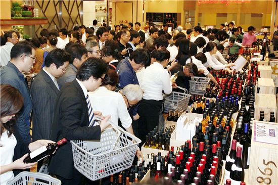 늘어나는 와인 소비…백화점 줄줄이 '와인 행사'