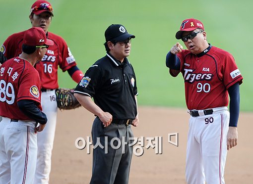 [포토]선동열 감독, '가서 리플레이 한번 보라고!'