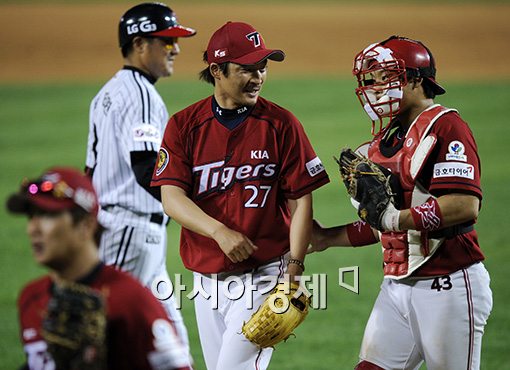 [포토]김태형-백용환, '실점위기 깔끔하게 막았어'