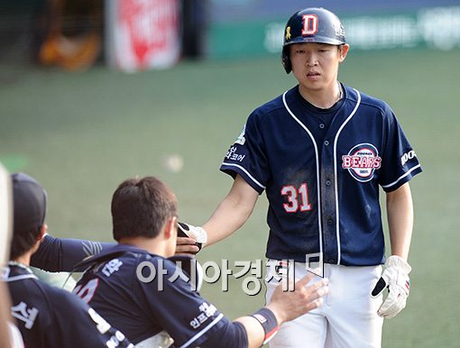 두산 정수빈, 개인 첫 선두타자 홈런…시즌 4호포