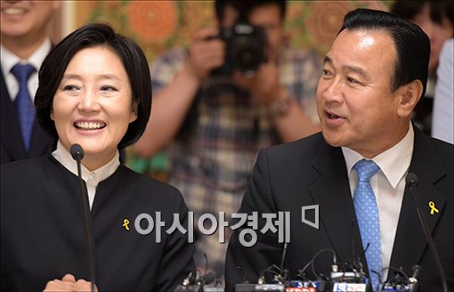 박영선 새정치민주연합 원내대표(좌) 이완구 새누리당 원내대표(우)
