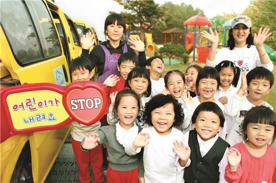 현대차, 어린이 통학버스 승·하차보호기 1700개 기증