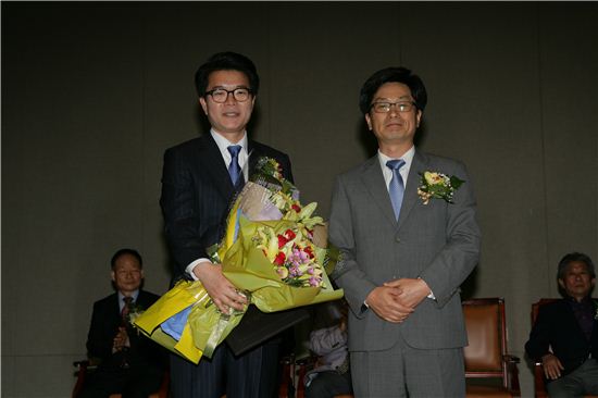 정원오 성동구청장 당선자 당선증 받아 