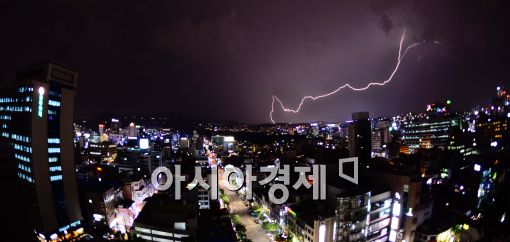 [포토]번개 치는 서울 도심
