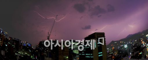 [포토]'번개 번쩍!'