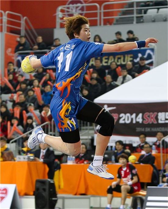 女 핸드볼 AG ‘금빛 질주’…류은희 왼손에 달렸다