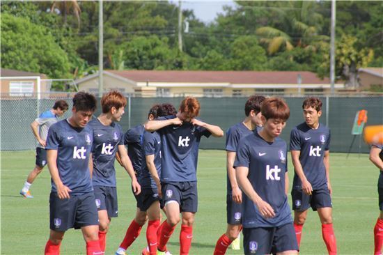 [월드컵]축구대표팀, 브라질 입성…결연한 자세