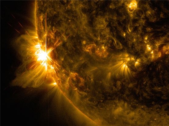 ▲X2등급의 태양 플레어가 태양활동관측위성(SDO)에 포착됐다.[사진제공=NASA]