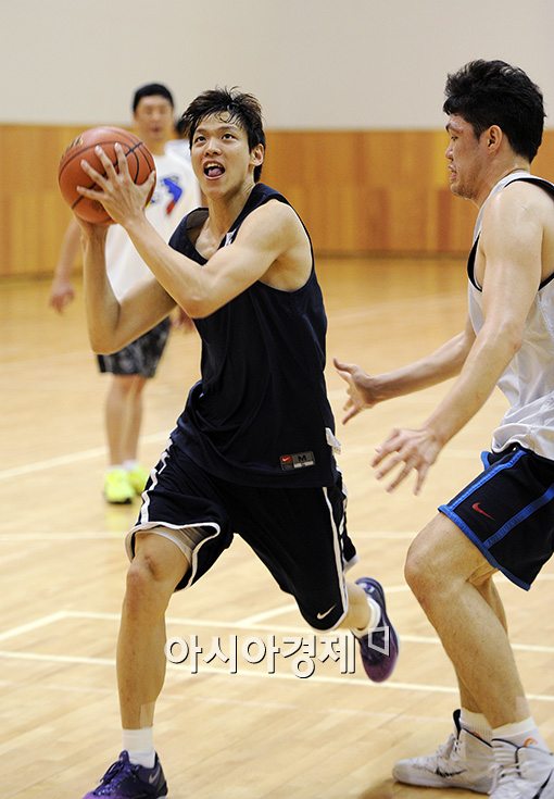 [포토]김선형, '가볍게 뚫었어!'