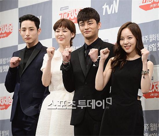▲이수혁, 이하나, 서인국, 이열음(왼쪽부터) 사진은 tvN '고교처세왕' 제작발표회