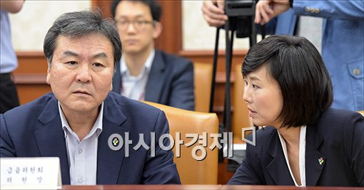 [포토]의견 나누는 신제윤·조윤선