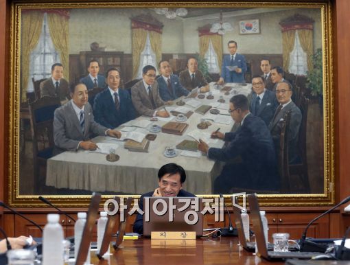 [포토]금융통화위원회 참석한 이주열 한은 총재