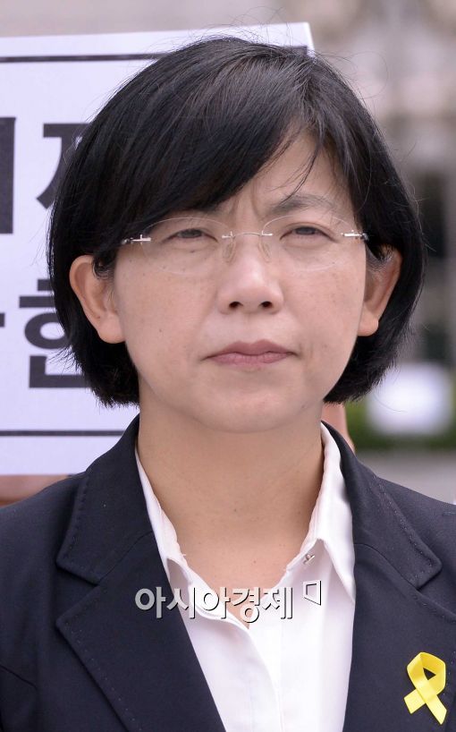 [포토]표정 굳은 이정희 통합진보당 대표