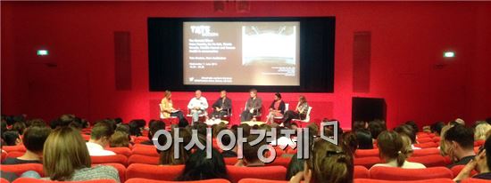 광주비엔날레 재단과 영국 테이스트 모던 미술관 공동 주최로 런던 테이트 모던미술관에서  ‘비엔날레의 효과’ 국제컨퍼런스를 개최했다.