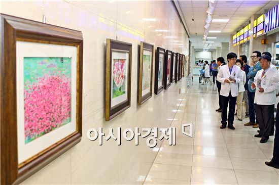 전남대학교병원(병원장 직무대행 김윤하)은 서양화가 정상섭씨의 작품 전시회를 6월 한 달동안 전남대병원 갤러리에서 갖는다.
