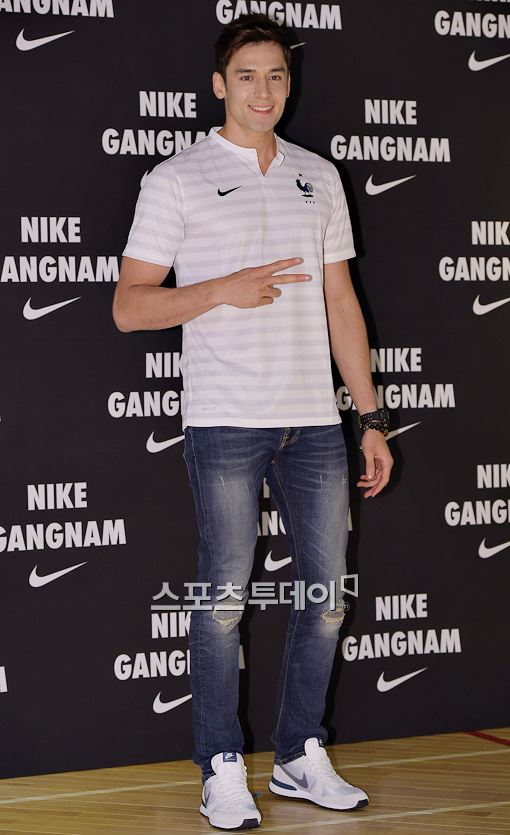 줄리엔 강, '속옷 활보' 해명 "맥주 1잔도 못 마시는 체질이라…"