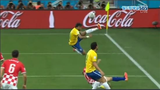 ▲네이마르가 브라질 월드컵 개막전 도중 크로아티아 문전 쇄도(사진:SBS캡처)