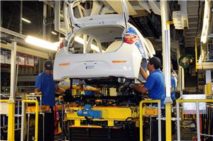 현대자동차 브라질공장 근로자들이 브라질 현지 전략 모델인 HB20 해치백 자동차를 생산하고 있다.