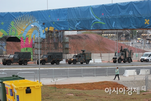 상파울루의 아레나 코린치안스 경기장에 군 병력이 경계를 강화하고 있다. 