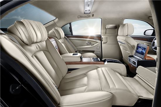 쌍용차, 대한민국 1% 세단 '체어맨 W 2015' 시판