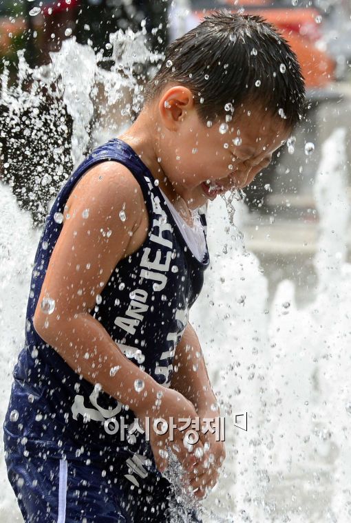 [포토]'물세례를 받으며...'