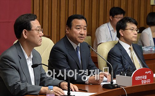 [포토]발언하는 이완구 새누리당 원내대표