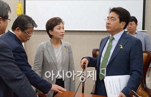 [포토]한 자리에 모인 심재철·김현미·조원진