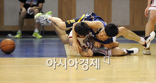 [포토]이동엽-이동엽, '동명이인의 루즈볼 전쟁'