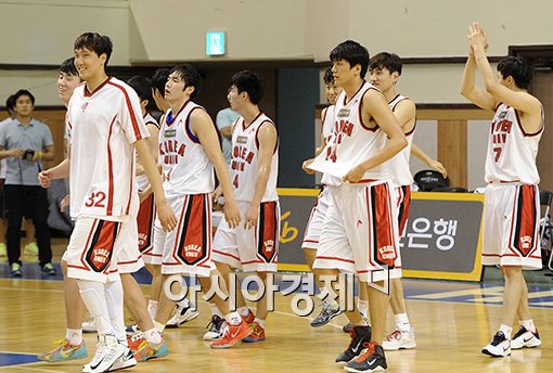 [포토]고려대, 정규리그 전승 우승 '라이벌이 없다'