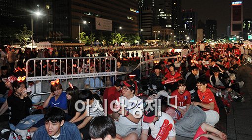 [포토]광화문광장에 모여드는 붉은악마