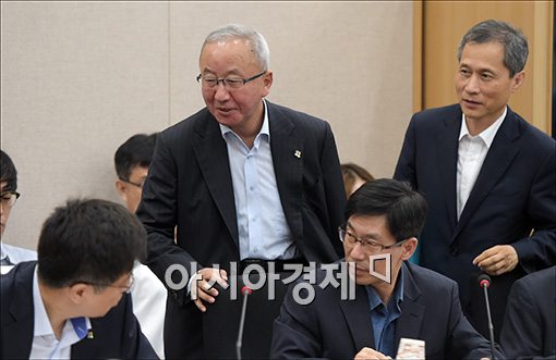 [포토]공공기관 운영위원회 참석하는 현오석 부총리