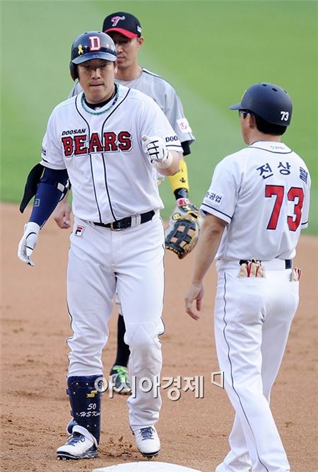 [포토]김현수,'오늘 경기 첫 안타는 내가'