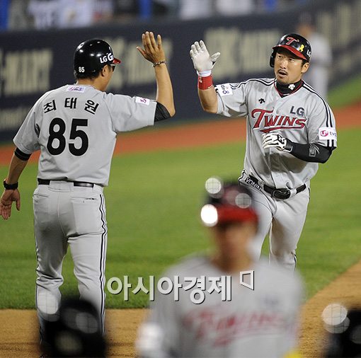 [포토]이병규,'만루포로 역전 시켰어!!'