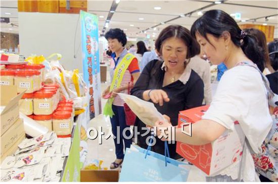 고창군은 13일부터 19일까지 서울 롯데백화점 노원점에서 고창 농특산품 홍보·판매전을 개최했다.
