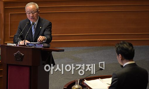 현오석 "현재 경기 여건, 추경 요인 되지 않아"(종합)