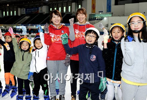 [포토]조해리-최민경,'축구대표팀 파이팅'