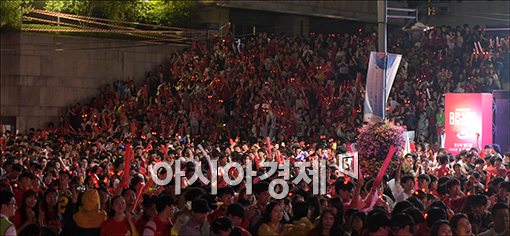 [포토]광화문 광장 가득 메운 붉은악마